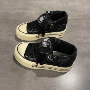 
Qiqi Master Black High Top Canvas Shoes Women's 2024 Autumn New Hot Women's Shoes High Street Shoes Ins Trendy