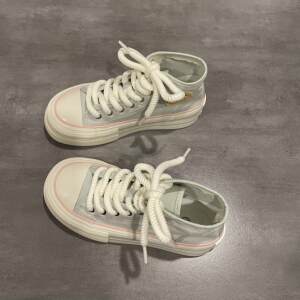 
Qiqi Master's Board Shoes Summer Light Green Thin Breathable Canvas Shoes Women's 2024 New High Top Shoes Women