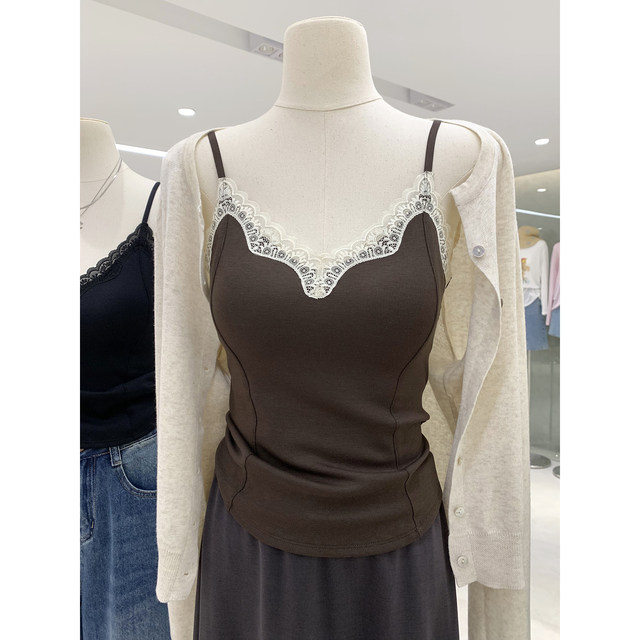 Sophisticated and sexy lace V-neck camisole new herringbone design with breast pads and thin velvet inner top