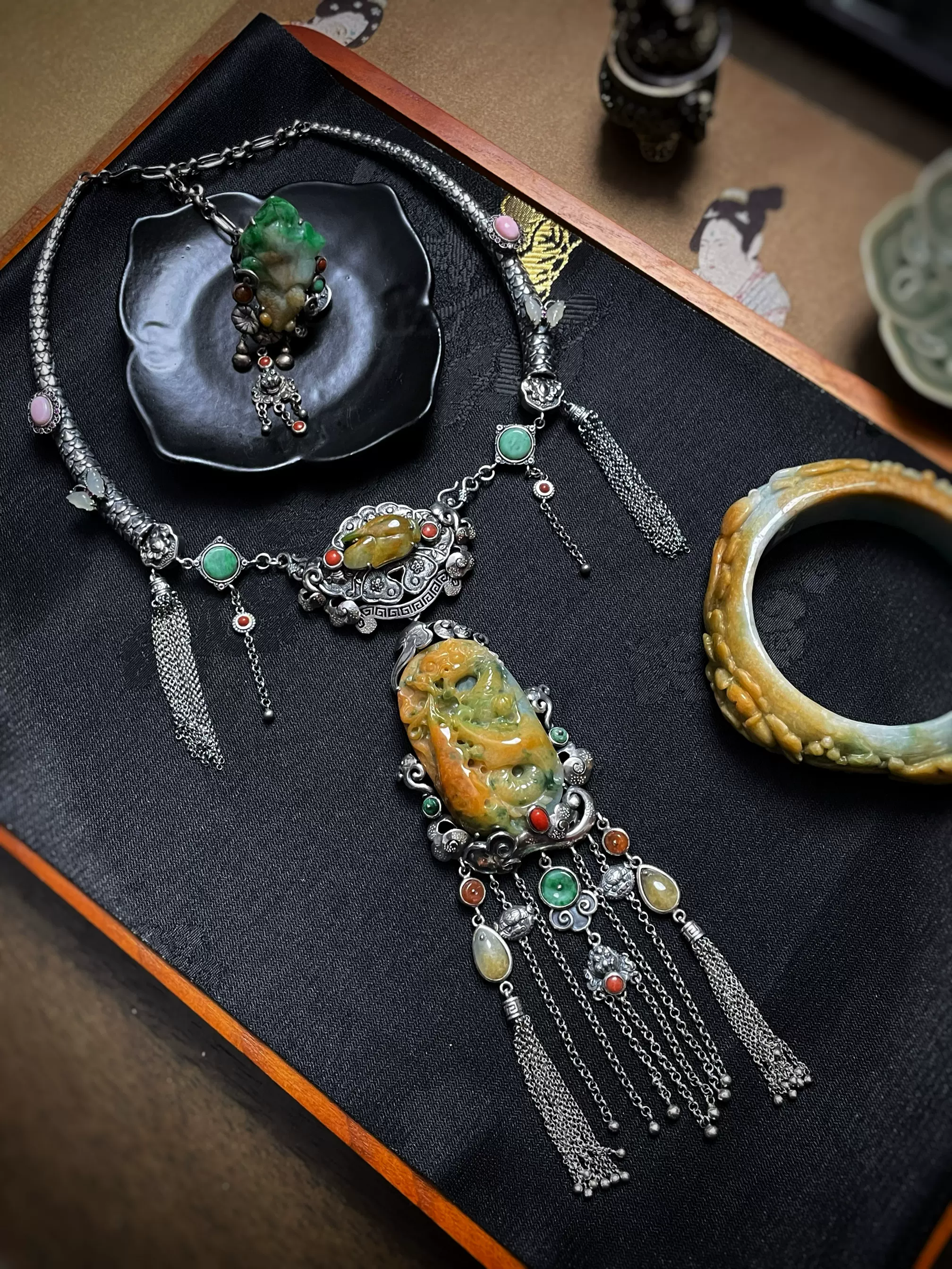 君蘭南方純銀アクセサリー天然翡翠女性モデル民族風エレガント軽量長イヤリングイヤリング 数珠・女性用 ≪本翡翠≫ 正絹細房 桐箱入 | 愛知県北名古屋市