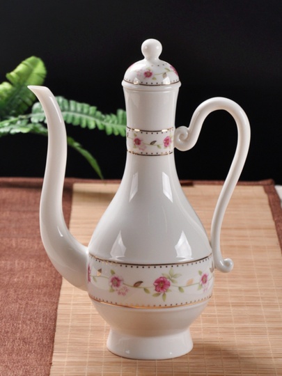 青色の装飾的な陶器ボトル(ロシア高級ワイン) 青色の装飾的な陶器ボトル(ロシア高級ワイン)