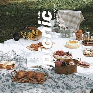 
Covered with blue floral picnic cloth French style photo background cloth tablecloth