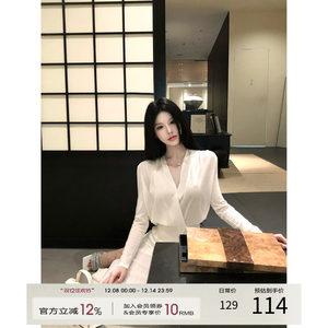 灰尘邓邓 清纯白月光穿搭套装女2025冬季针织V领上衣半身裙两件套