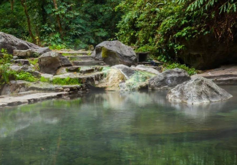 百花岭阴阳谷温泉图片