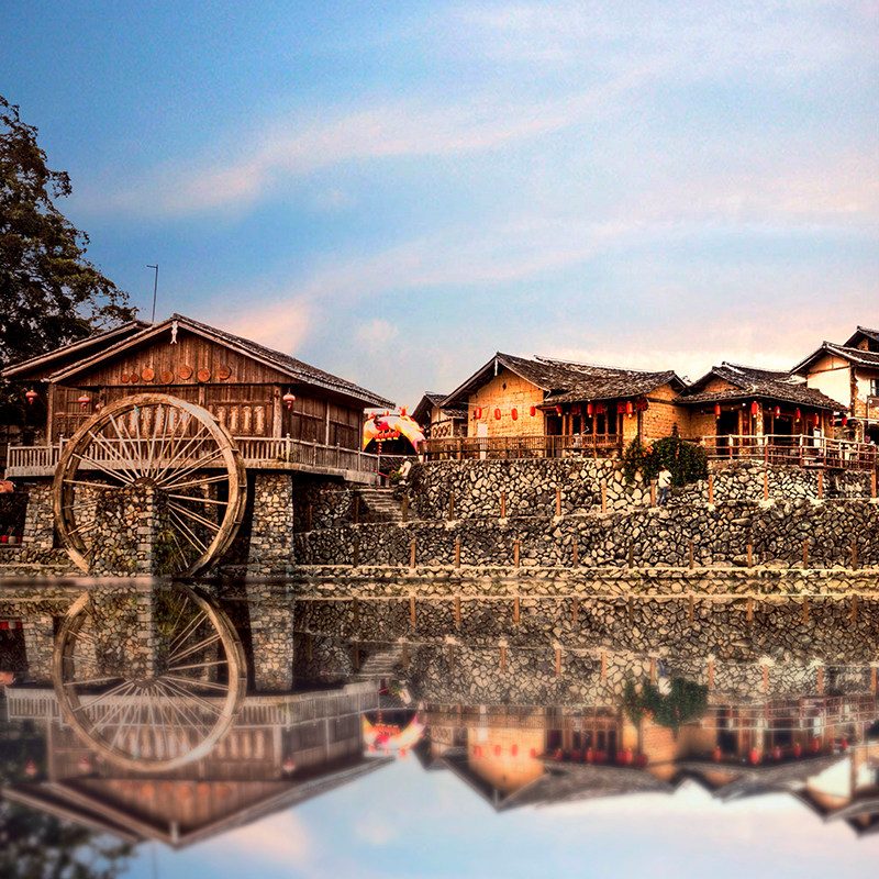 厦门鼓浪屿+云水谣土楼+集美学村+海上网红小火车5天4晚跟团游