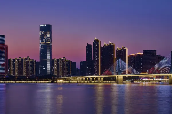 长沙世茂希尔顿酒店+岳麓山观光车双次票 3天2晚 - 定制游预订