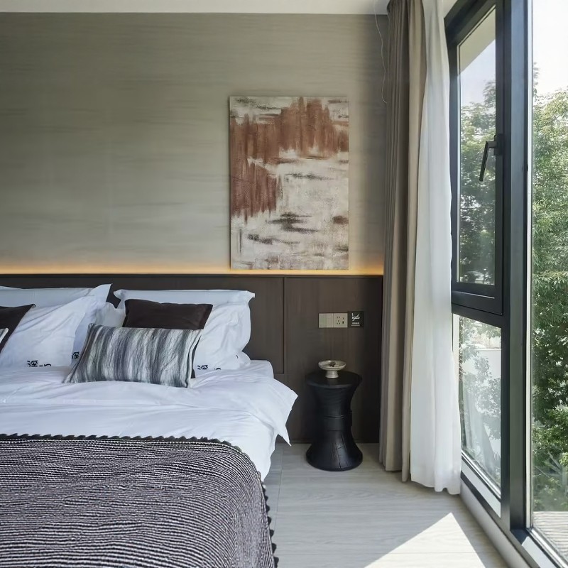 【畅游】厦门溪理咖啡海景Villa(环岛路店)树影-投影大床房2天1晚+灵玲国际马戏城