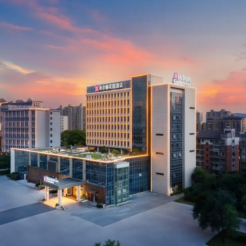 【游诸暨山水间】1晚诸暨希尔顿花园酒店+五泄风景区/西施故里/白塔湖等景点任选 - 定制游预订