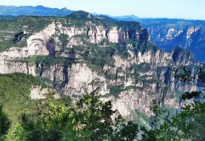 险峻奇峰图片