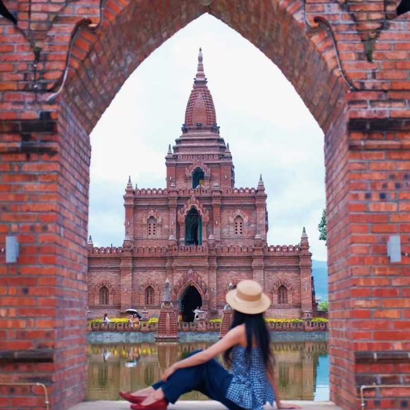 【养生温泉】云南旅游6天5晚含双动车芒市腾冲一寨两国银杏村打卡