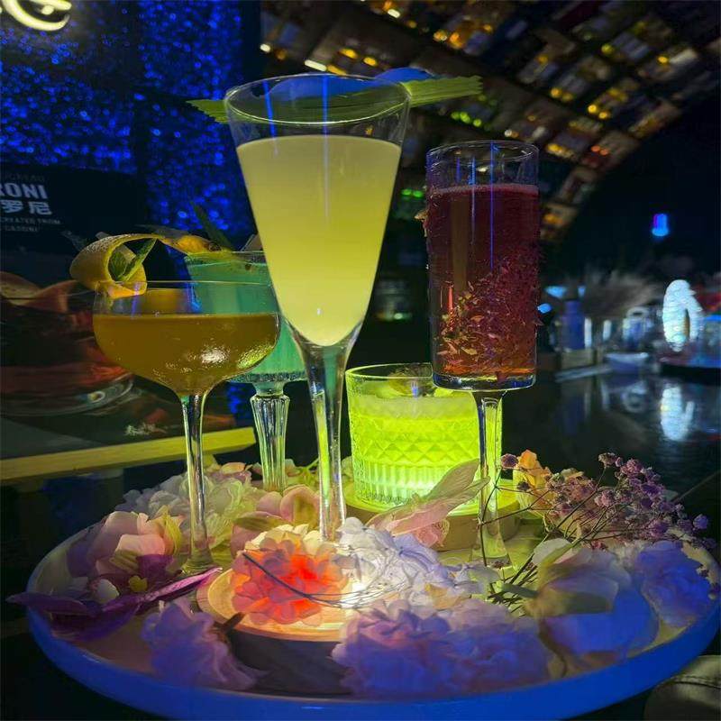 【融创景区酒店】施柏阁酒店+【不限时】娱雪/初级道滑雪/乐园(赠鸡尾酒2杯)