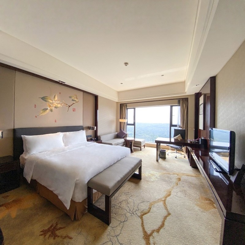 四川成都熊猫王国 皇冠假日3天2晚 欢乐谷+熊猫园享双园买1送1