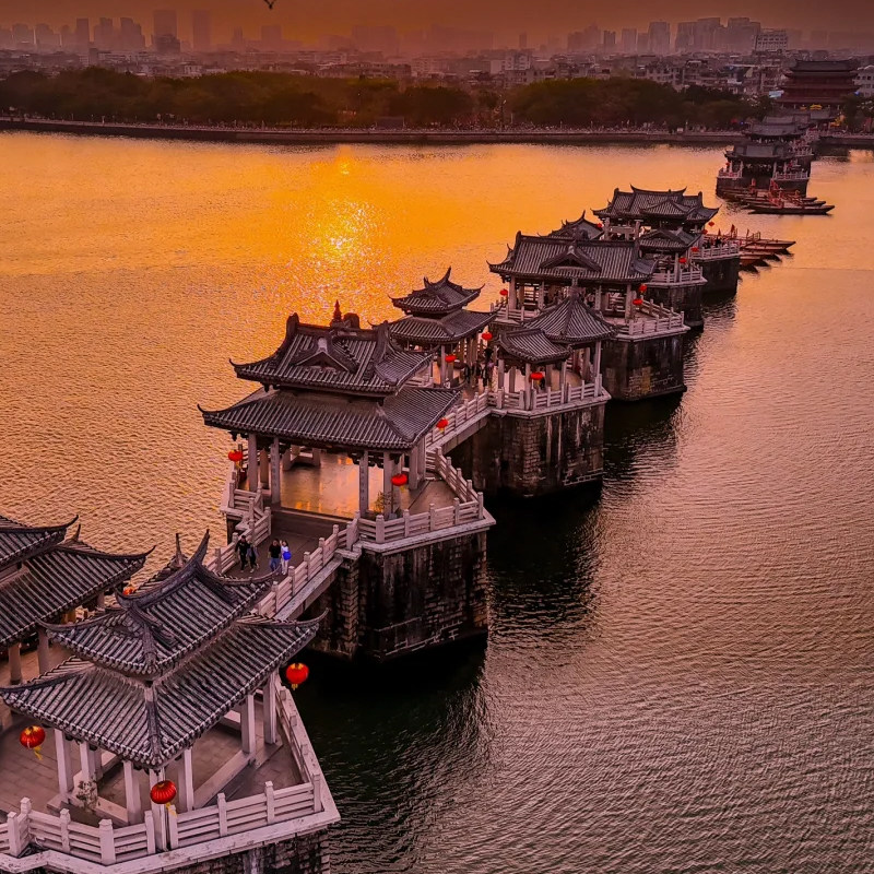 潮州古城+广济桥+龙湖古寨+牌坊街+韩文公祠+开元寺一日游 - 定制游预订