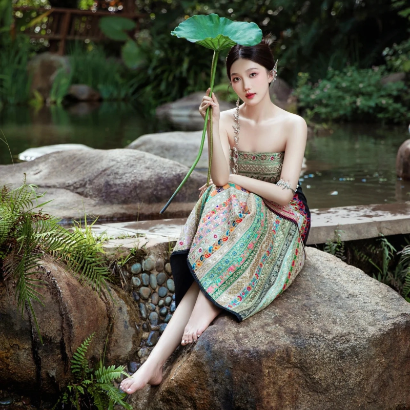 云南西双版纳曼听公园+西双版纳总佛寺+曼听公园篝火晚会一日游 - 定制游预订