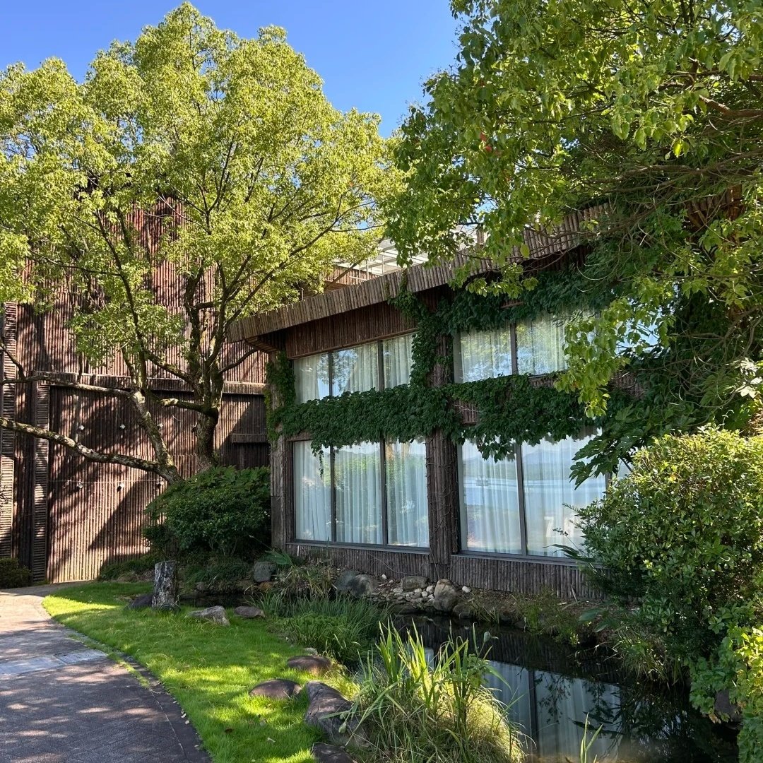 西双版纳景洪泼水广场江边夜市亚朵X酒店住宿+曼听御花园成人票 - 定制游预订