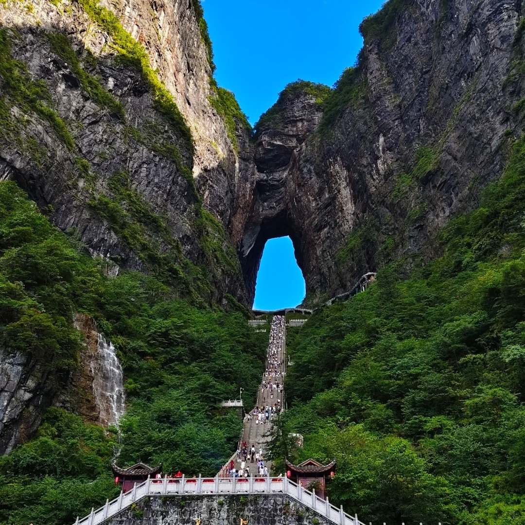 张家界芊山月度假酒店住宿+天门山国家森林公园成人门票 - 定制游预订