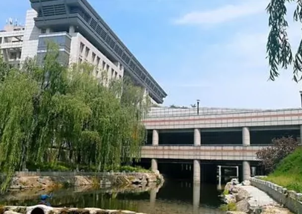 济南大学(主校区)图片