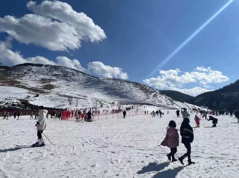 【凉山谷克德·雪人谷七星雪滑雪场天气预报】最新实时一周天气,凉山