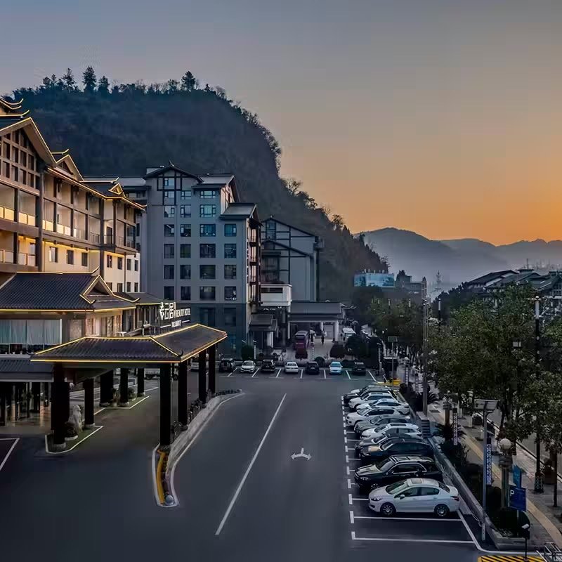 张家界国家森林公园云居酒店4天3晚含双早高铁站接送+张家界国家森林公园门票 - 定制游预订