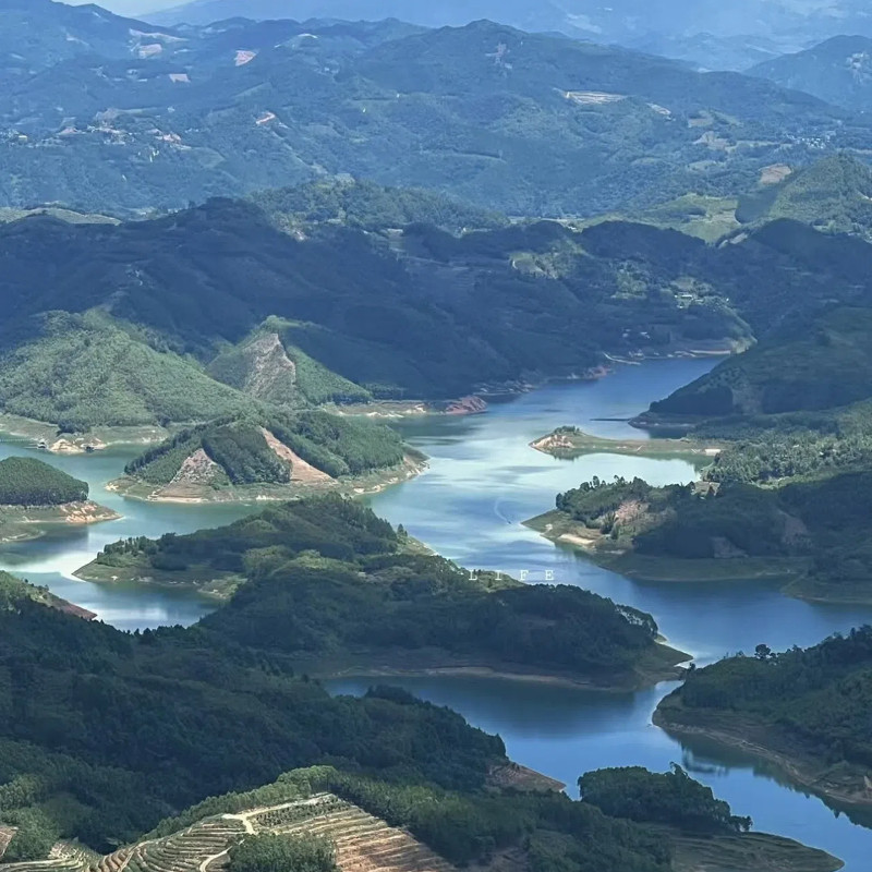 8人纯玩散拼小团&贵州4日游+赠送黔灵山湖边咖啡+高山流水长桌宴 - 定制游预订