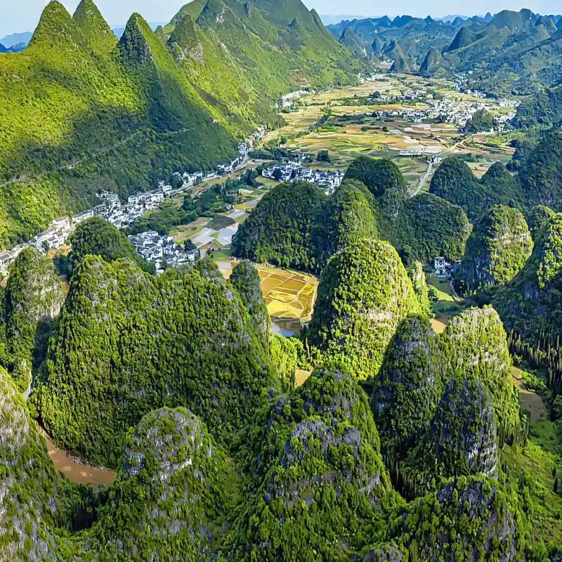 兴义桔山广场希尔顿惠庭酒店住宿+万峰林+观光车成人门票