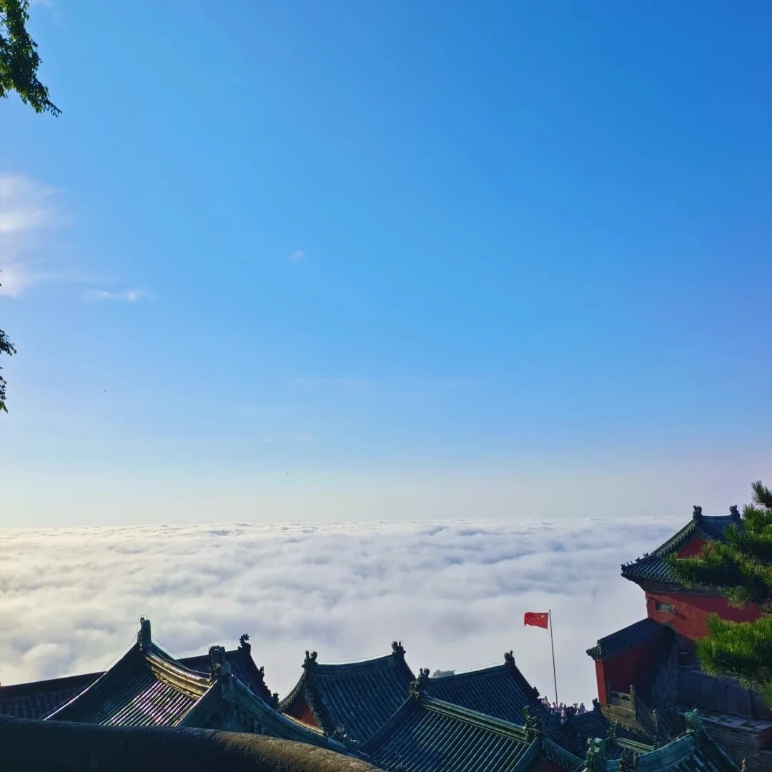 希怡酒店(武当山景区入口店)住宿+武当山成人门票 - 定制游预订