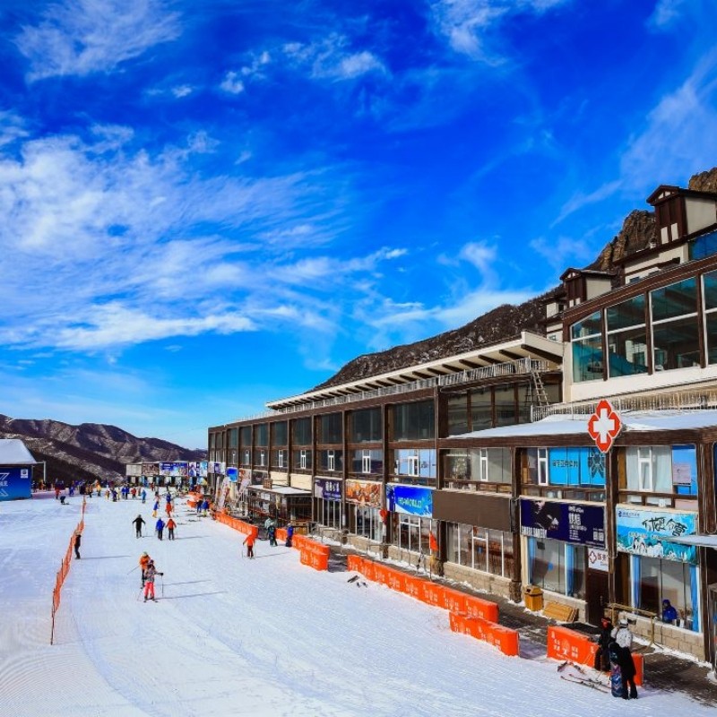 雪季大促 | 张家口崇礼万龙滑雪场1晚多店可选含早+汤泉+滑雪套餐