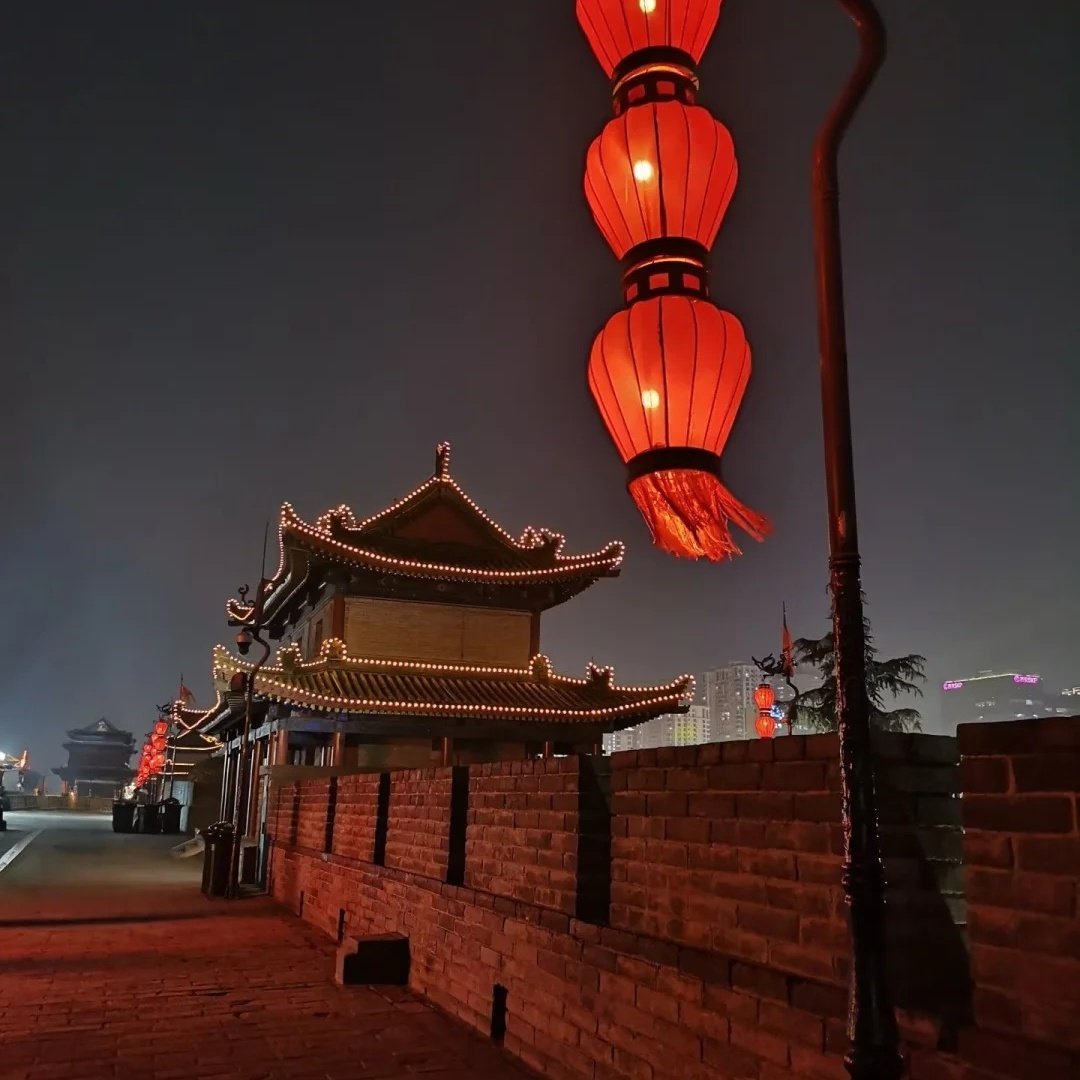 西安钟楼美居酒店住宿+西安城墙成人门票