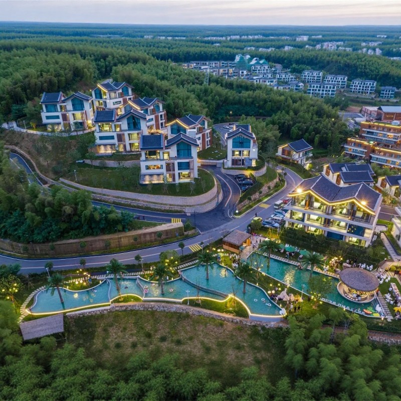 【冰雪季2日无限畅滑】1晚安吉云上草原度假酒店云山境/半山隐竹任选+云上草原滑雪票 - 定制游预订