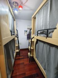 Backpacking Youth Hostel Boys' Four-Person Room (Bedroom)