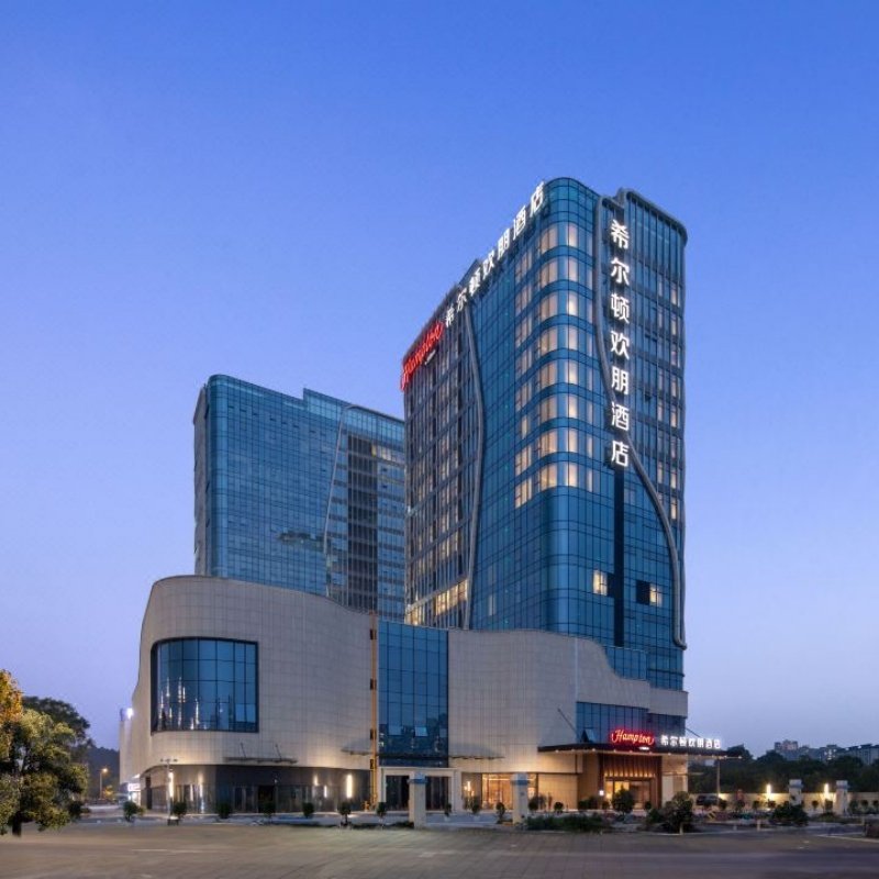 成都凤凰山体育中心希尔顿欢朋酒店4晚+成都大熊猫繁育研究基地门票 - 定制游预订