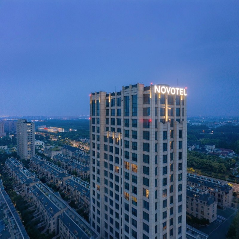 迪士尼门票买1送1+班车接送+3天2晚高级房 | 上海浦东川沙诺富特酒店