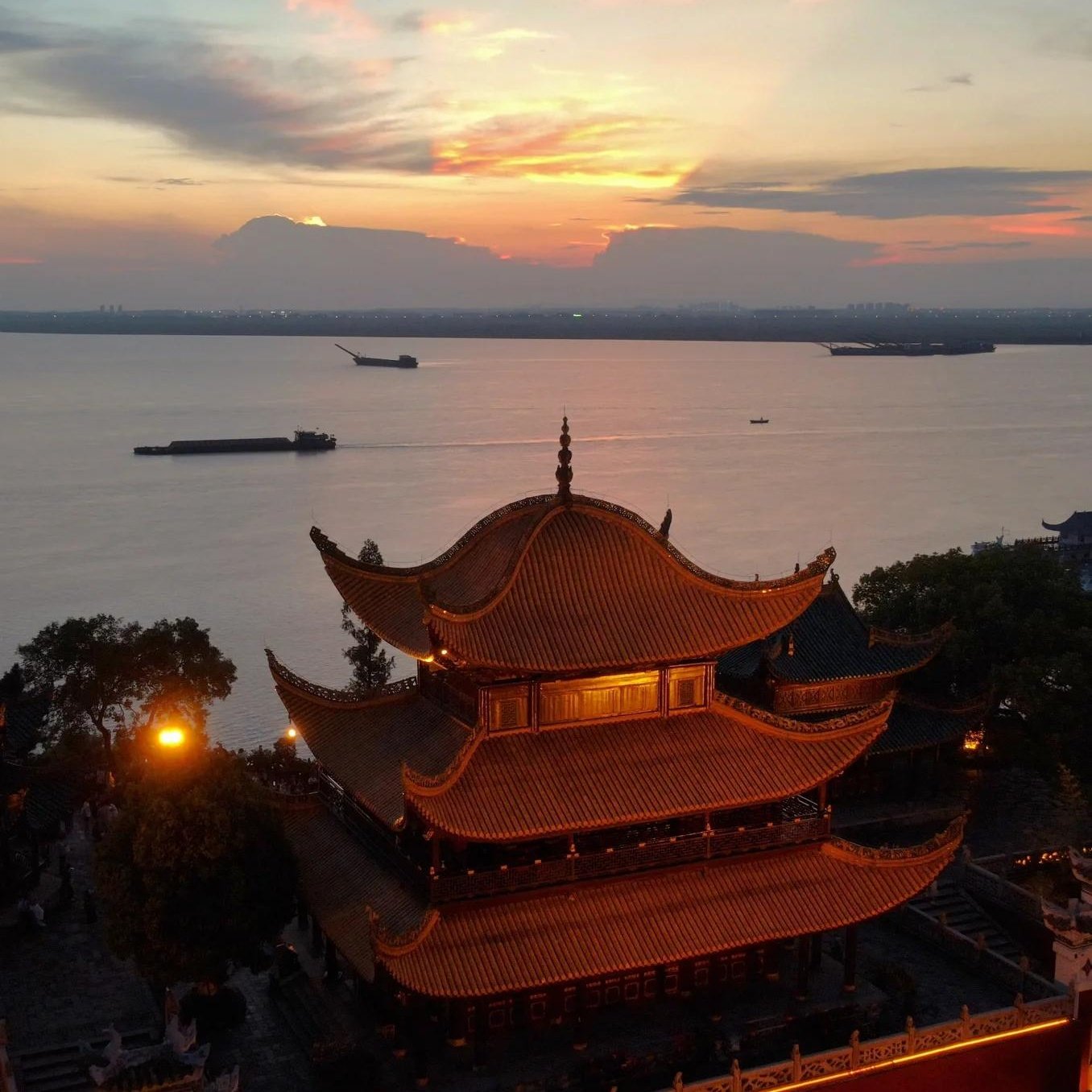 岳阳铂尔曼酒店住宿+岳阳楼景区成人票 - 定制游预订