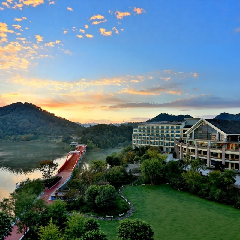 【宿湖畔森呼吸】3天2晚杭州中都青山湖畔大酒店+青山湖游船+水上森林门票