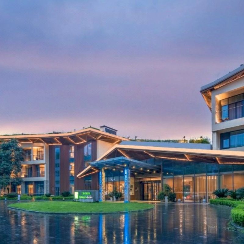 峨眉山智选假日酒店 (黄湾游客中心店)双早+双人无限次汤池畅泡