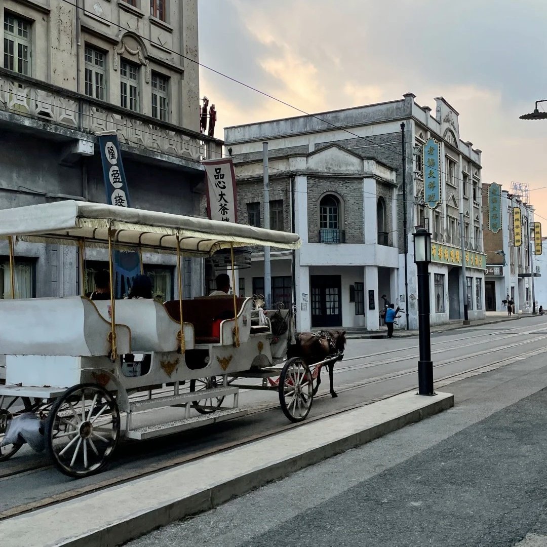 上海闵行马桥轻居酒店住宿+上海影视乐园成人门票 - 定制游预订