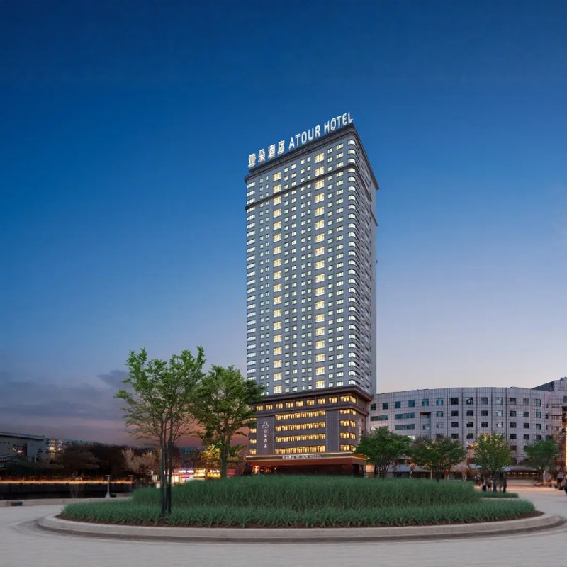 【周末不加价】1晚乌鲁木齐临近地铁站亚朵酒店+盐湖/海世界/汗血马基地/天山天池任选 - 定制游预订