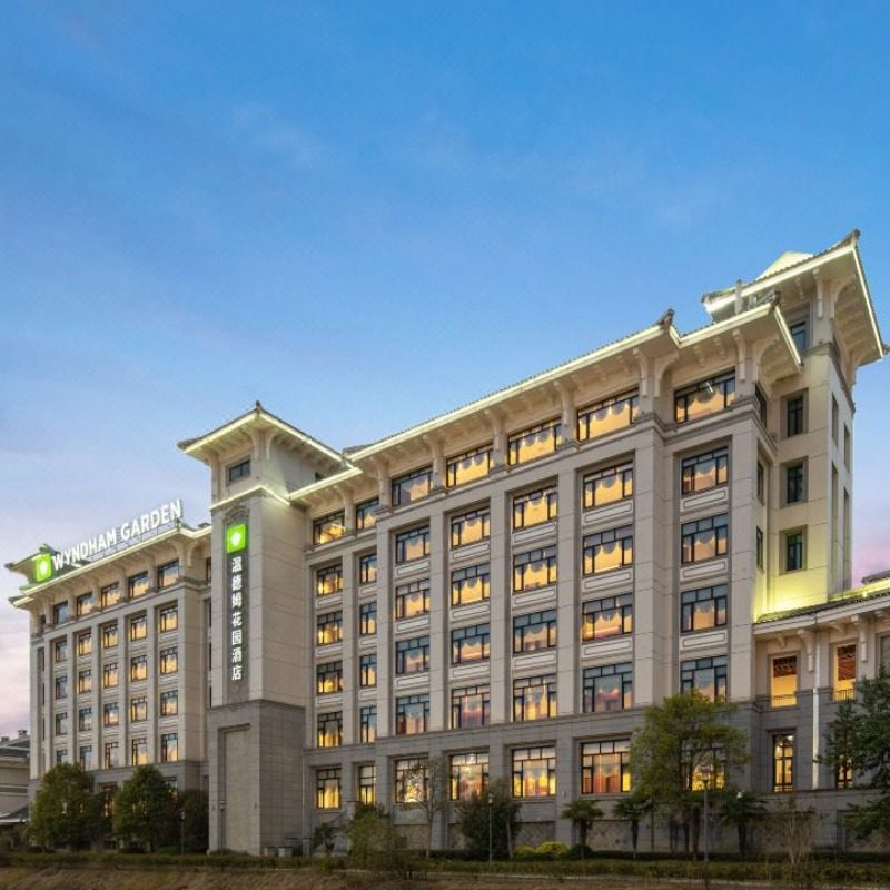 武夷山温德姆花园酒店(景区南入口店)3天2晚丨豪华房 双早丨武夷山大红袍普通席2人 - 定制游预订