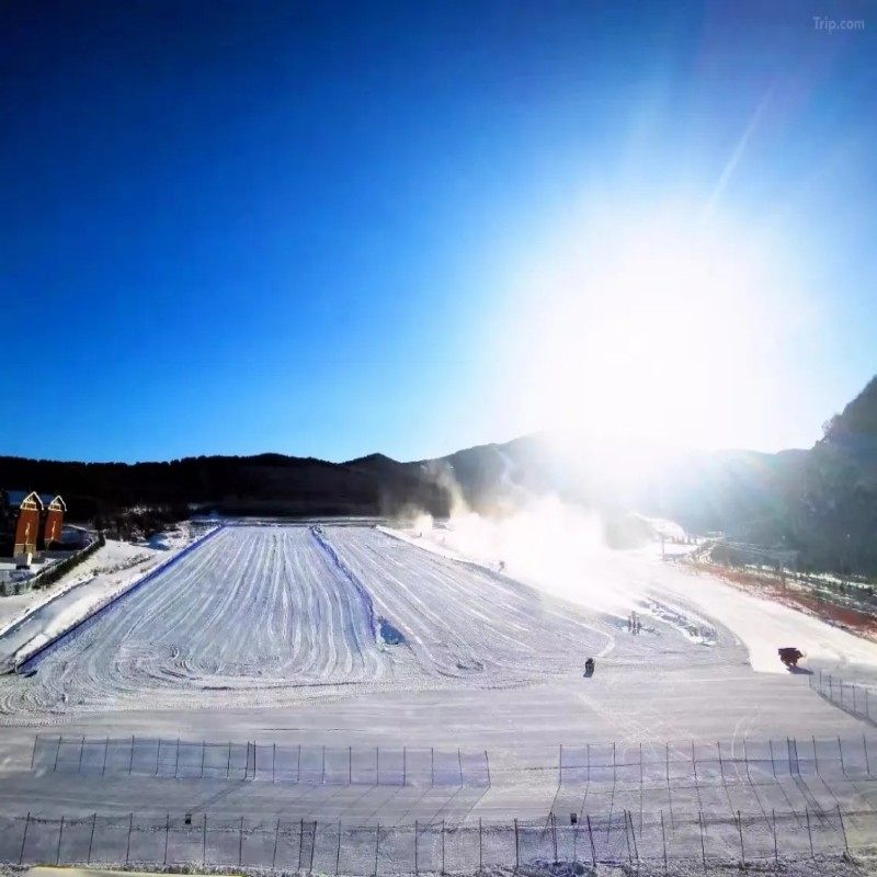 美林谷滑雪场-赤峰美林谷四季山酒店 一住一滑