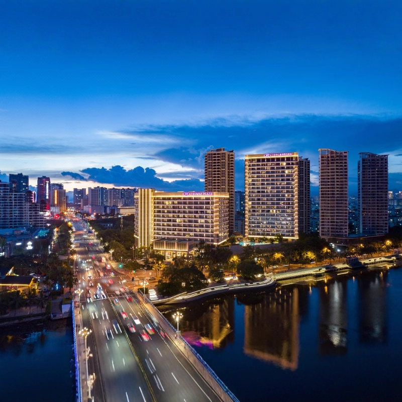 【中秋国庆】三亚中心皇冠假日酒店+蜈支洲岛、西岛4天3晚自由行随心选 - 定制游预订