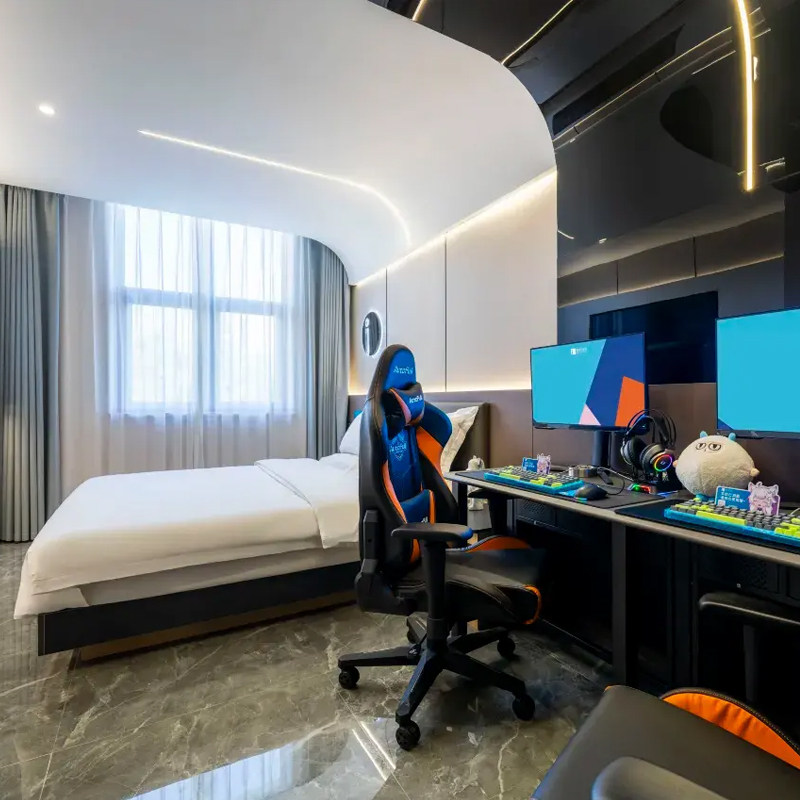 南京爱电竞江北新区店1晚+南京红山森林动物园双人门票