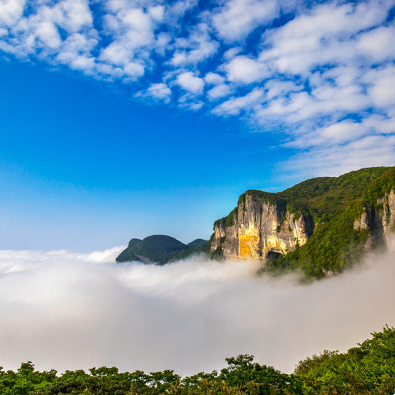 【周末不加价】重庆金佛山酒店+金佛山套票+天星温泉2天1晚家庭双人套餐+可选滑雪套票