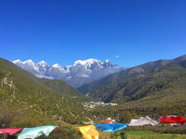 玉岭雪山观景台图片