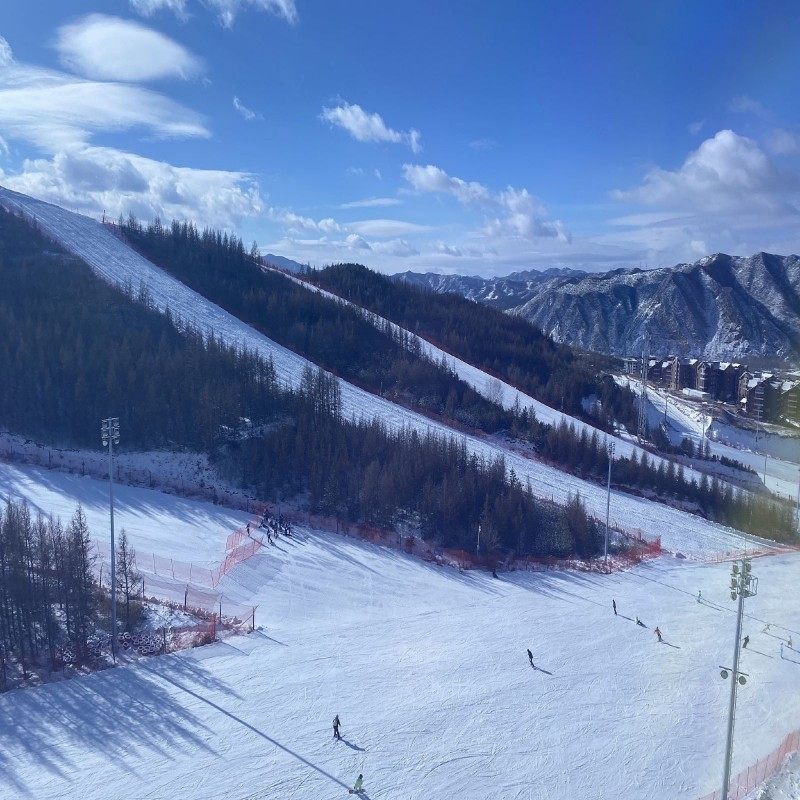 元旦春节假期可定 皇冠/智选假日酒店 双早+滑雪+汤泉双人套餐