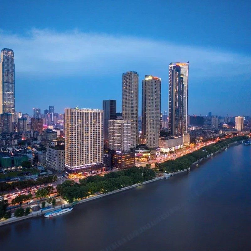 【寒假早鸟】长沙-长沙国金中心异国印象酒店+橘子洲夜游门票自由行3天2晚