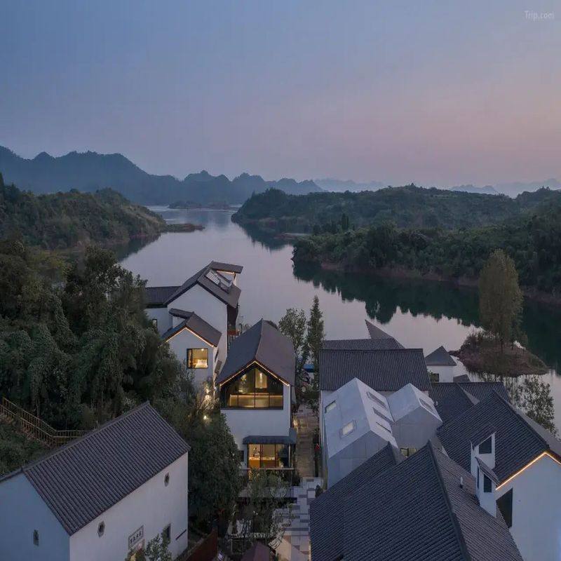 大乐之野(千岛湖店)1-2晚+双早+欢迎水果+围炉煮茶/双人游船+双人qi行/手工体验