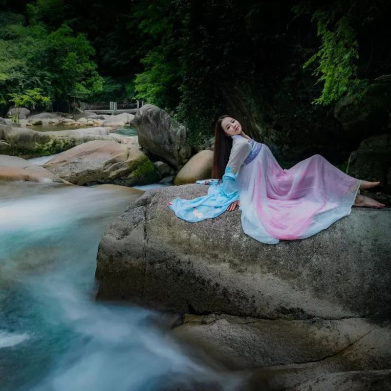 篁岭+卧龙谷一日游网红晒秋天然氧吧避暑胜地2-6人团亲子游跟团游 - 定制游预订