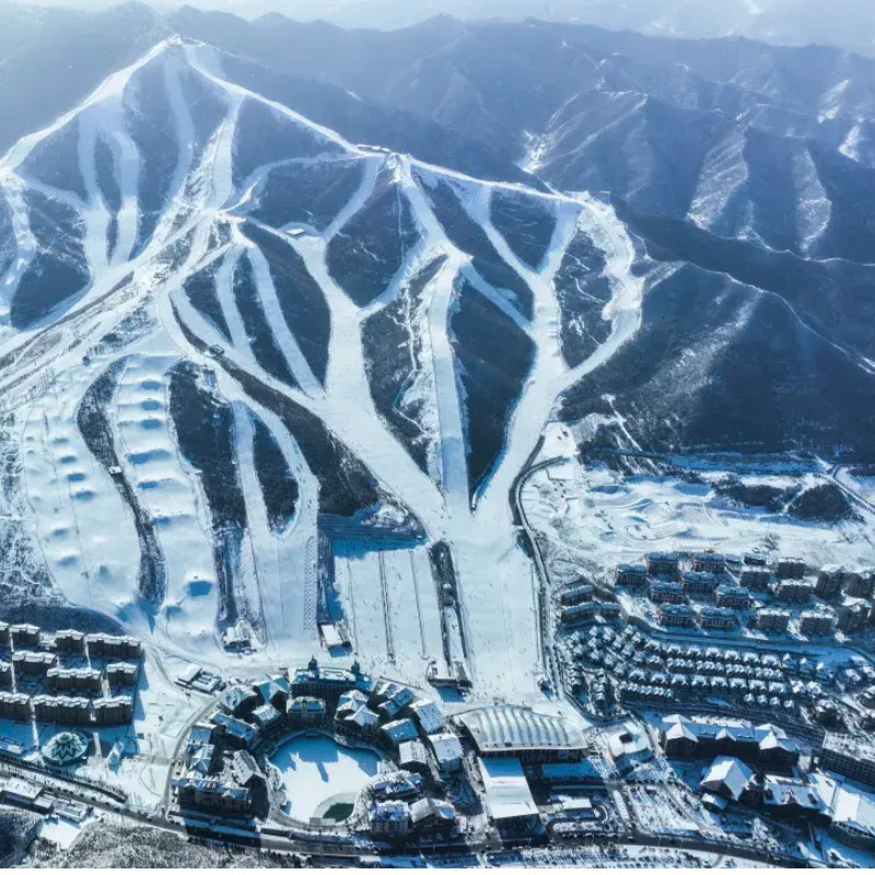 【滑雪】张家口四钻富龙风铃乐谷焕活酒店3天2晚含双早+富龙全天滑雪票双人票