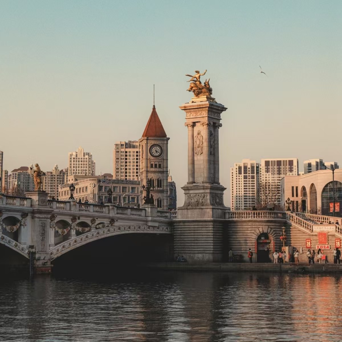 【畅享】天津北辰希尔顿欢朋酒店豪华双床房2天1晚+海河+津湾广场