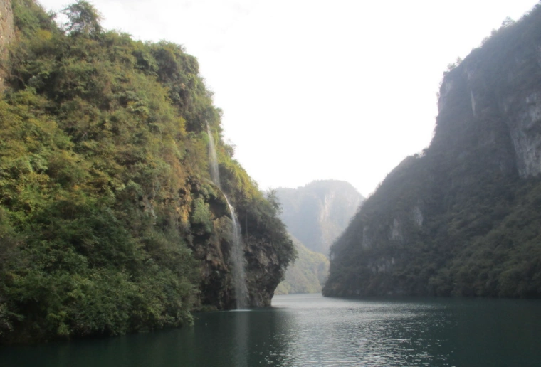 一线天峡谷图片